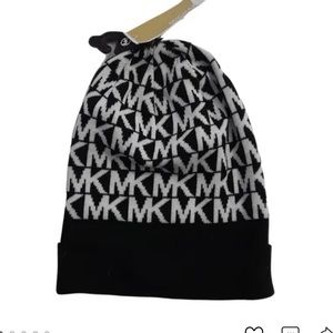 NWT
Micael Kors cap